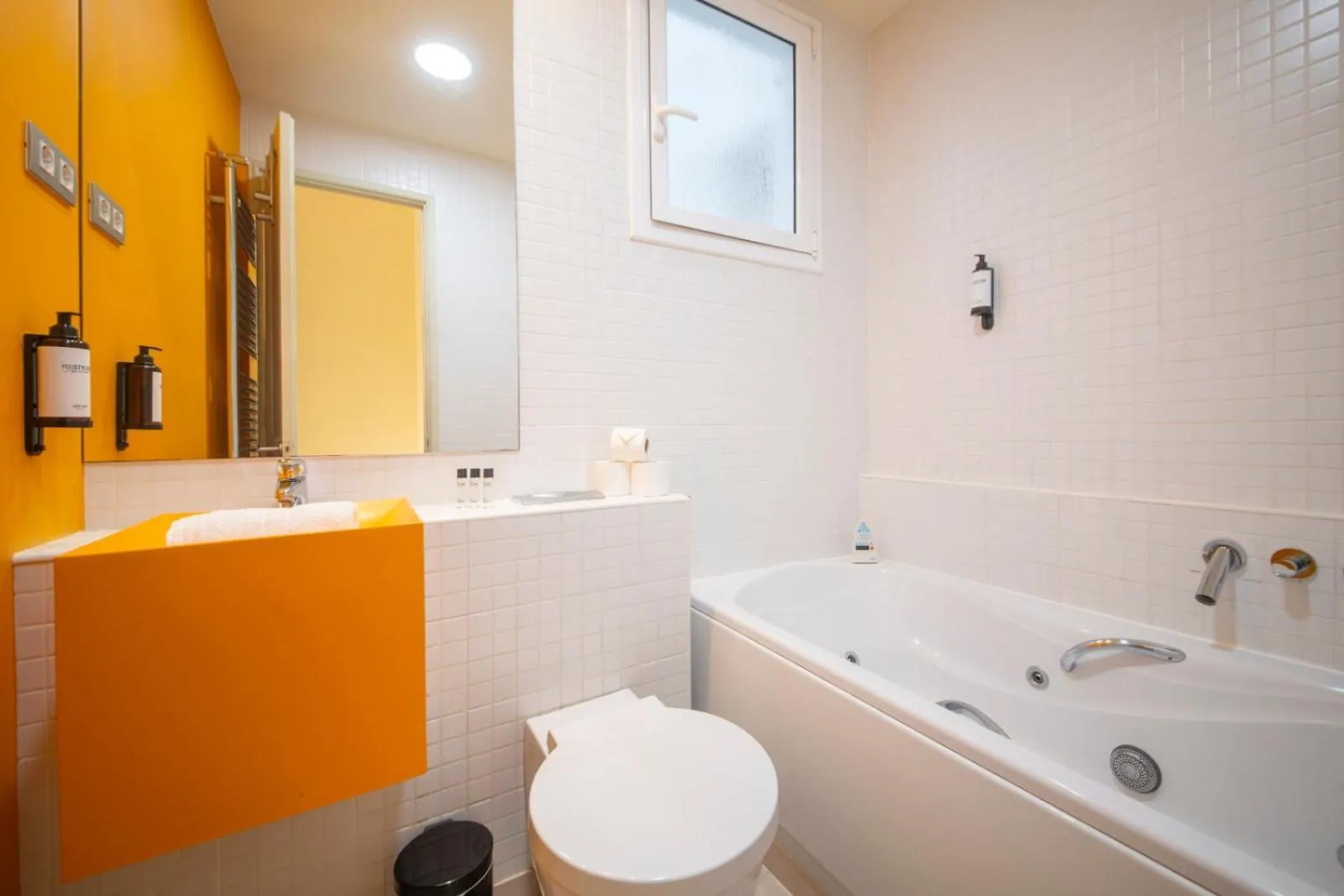Daire Apartamento De 3 Habitaciones En Sant Antoni Barselona
